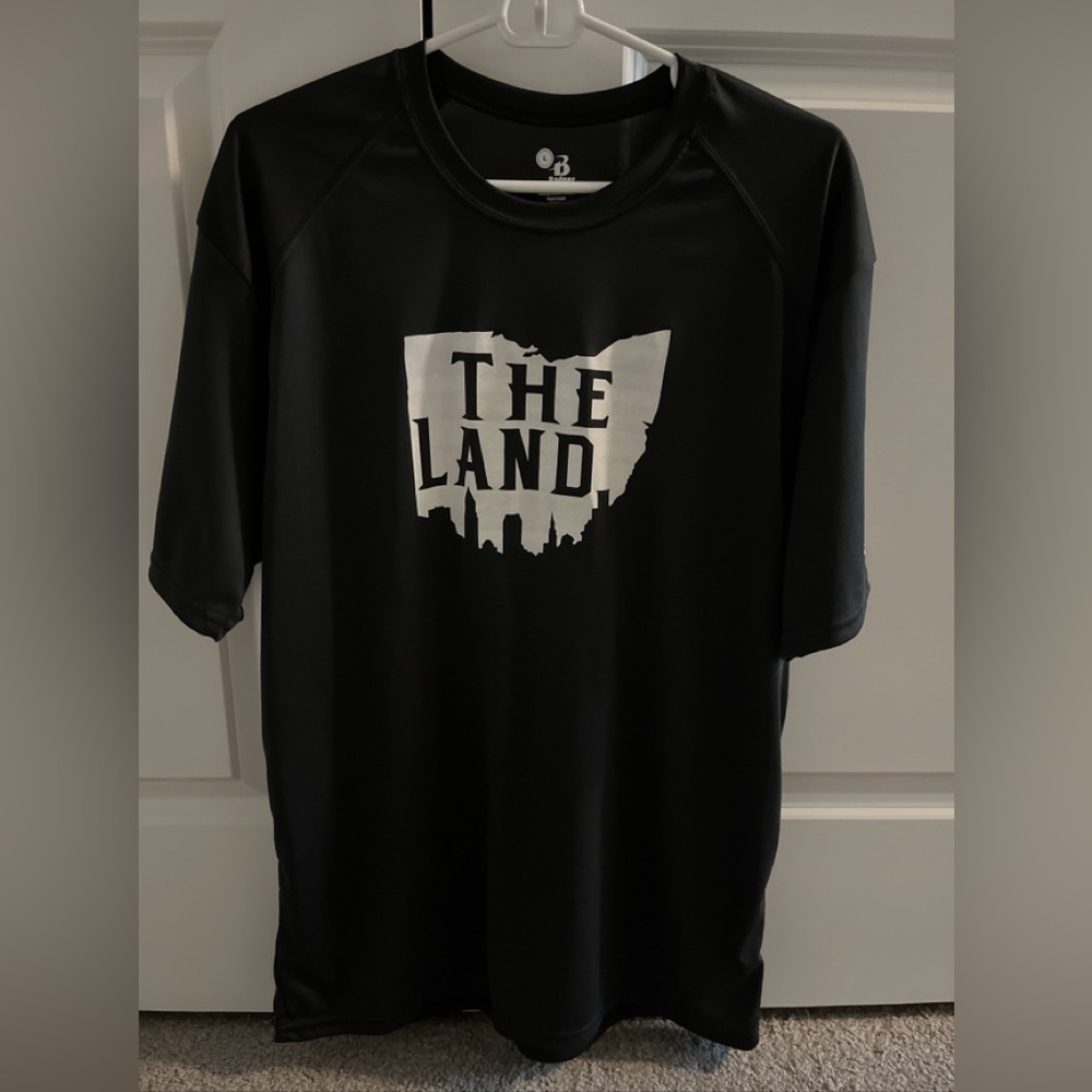 MEN’S BADGER SPORT BLACK ACTIVEWEAR SHIRT “THE LAND” SIZE L